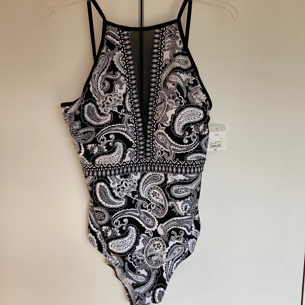 NEW W/TAGS—-Liz Claiborne Swimsuit
